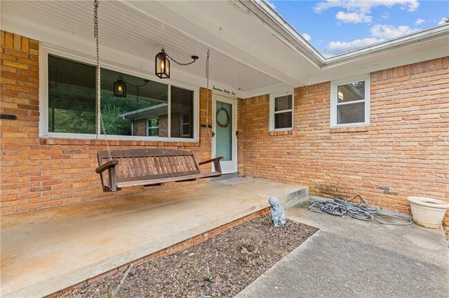 Building Photo - 1435 Thomas Rd