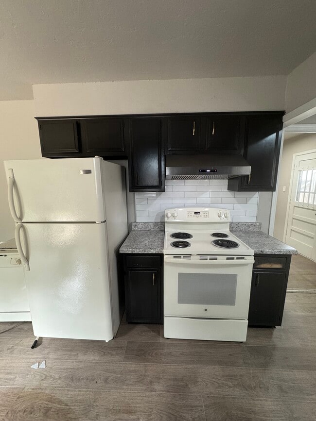 Building Photo - 5004 Brookdale Dr