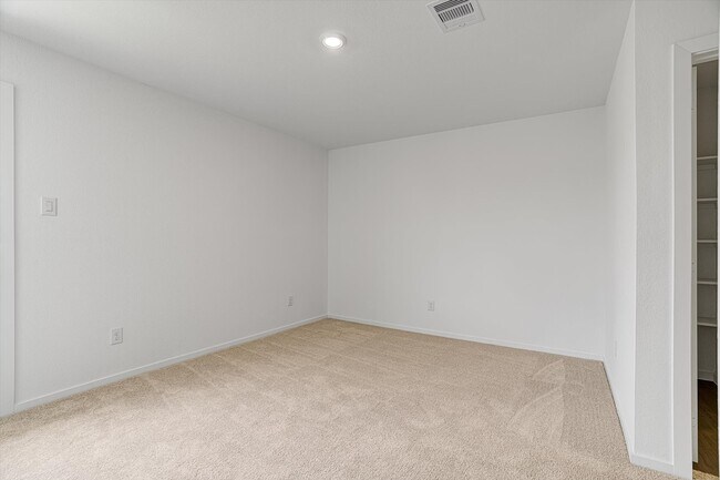 Building Photo - 390 LUCIA Way
