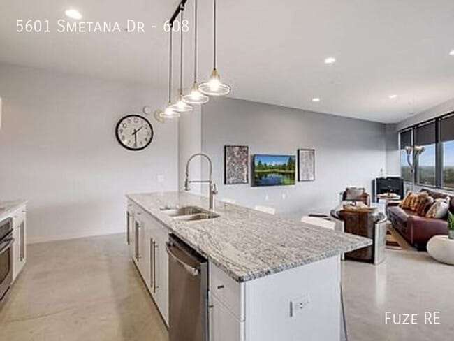 Building Photo - 5601 Smetana Dr