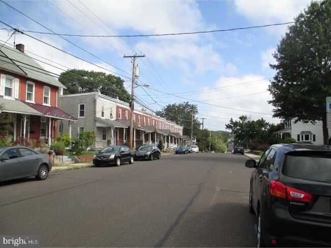 Building Photo - 429 S 9th St