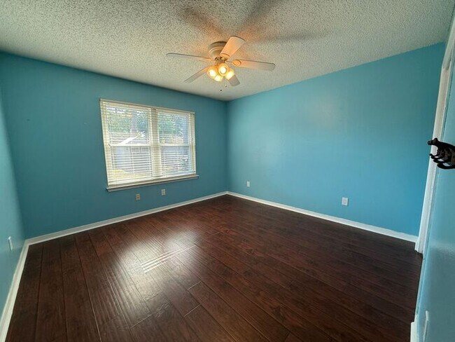 Building Photo - Pensacola - South Gulf Manor - 3 bedroom, ...