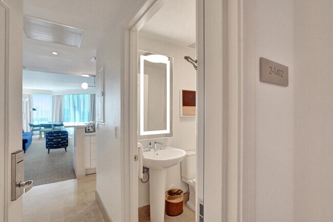 Building Photo - 4401 Collins Ave