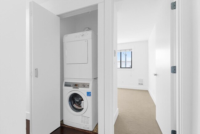 Building Photo - Wallingford one-bedroom one bath, includes...
