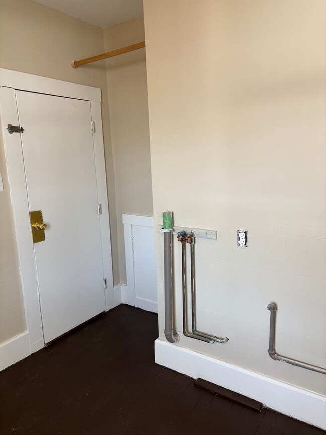 Building Photo - Lopus Lake, LLC-217 Pine Str