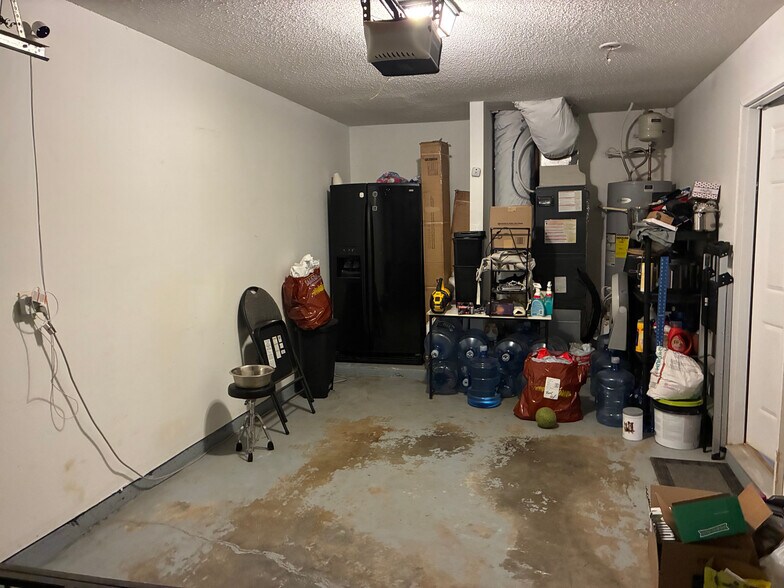 Building Photo - Room in House on Browns Mill Trail