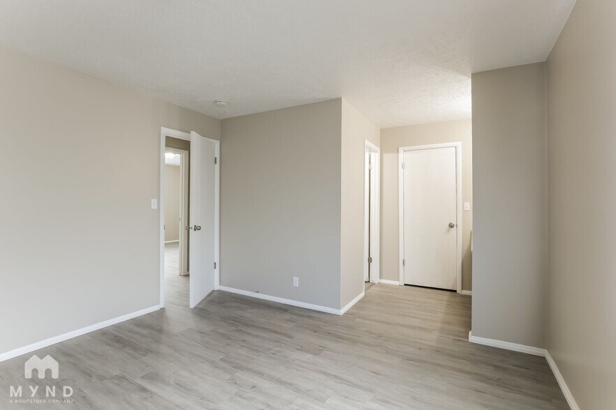 Building Photo - 2460 Woodthrush Dr