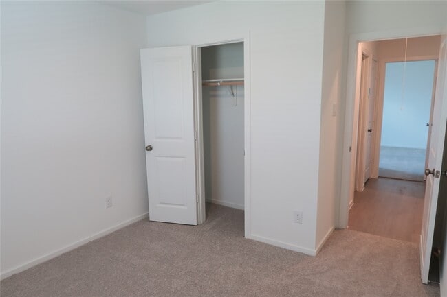 Building Photo - 908 Woodhaven Lks Dr