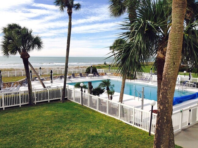 Building Photo - Beautiful MacArthur Beach