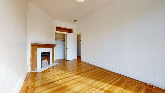 Building Photo - Bright Top-Floor 2BR / 1.5BA Apartment North of Panhandle & Next to Golden Gate Park