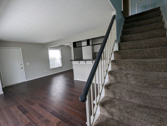 Building Photo - Cozy 2BR, 1 BA Townhome in Aurora!