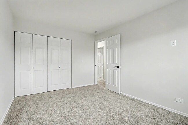 Building Photo - 8 Wildwood Ln