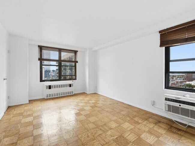 Building Photo - 10 Huron Ave