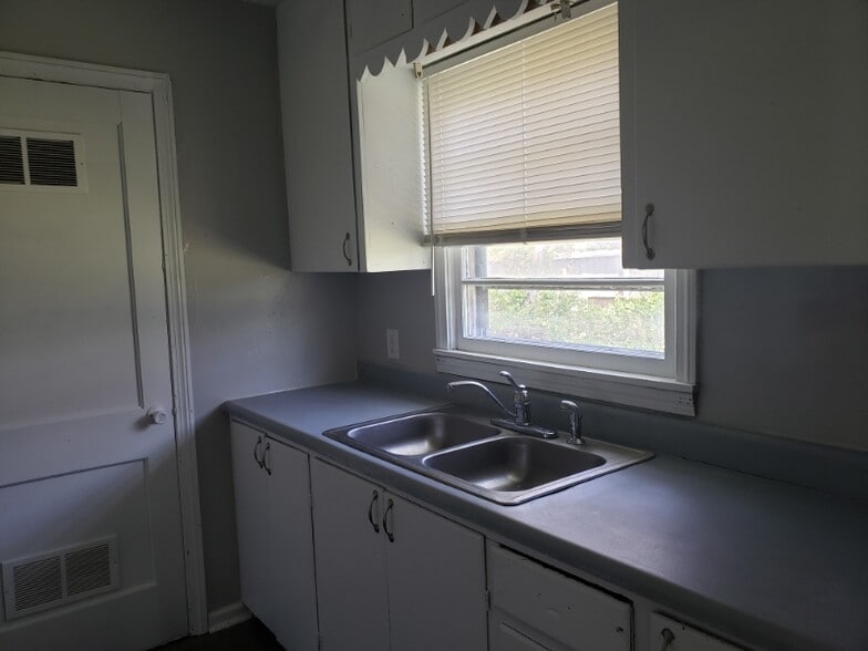 Building Photo - 2356 N Prince St