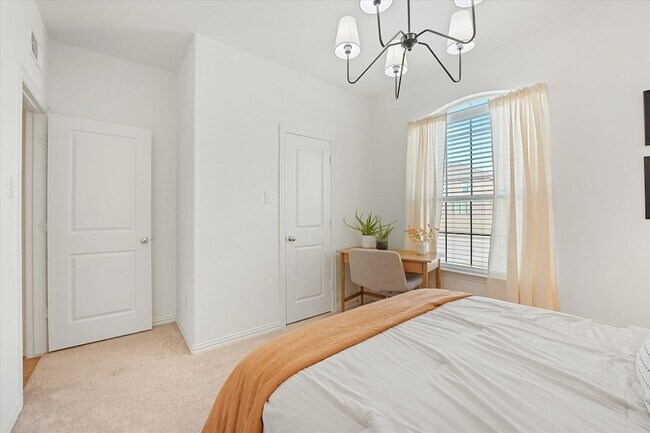 Building Photo - 5028 Waterway Dr