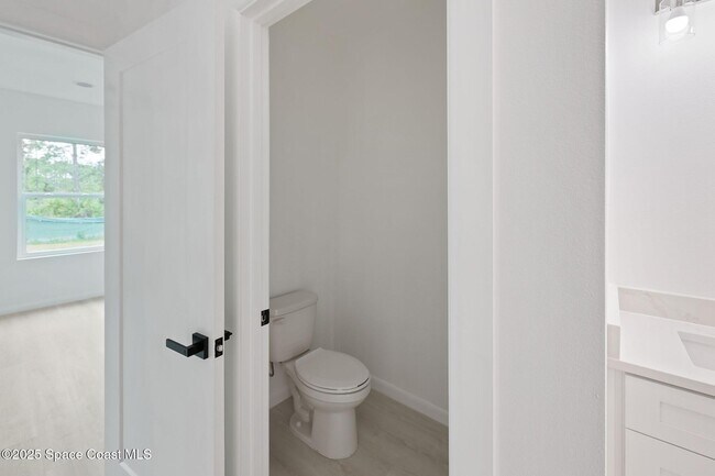 Building Photo - 746 Harriet Ave SW