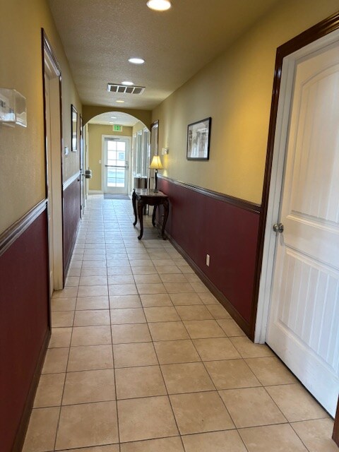 Building Photo - 6005 Chapel Hill Blvd