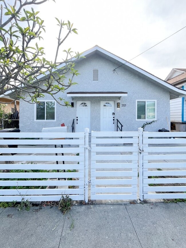 Primary Photo - 2119 Eastlake Ave