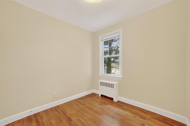 Building Photo - 100 Cedar St