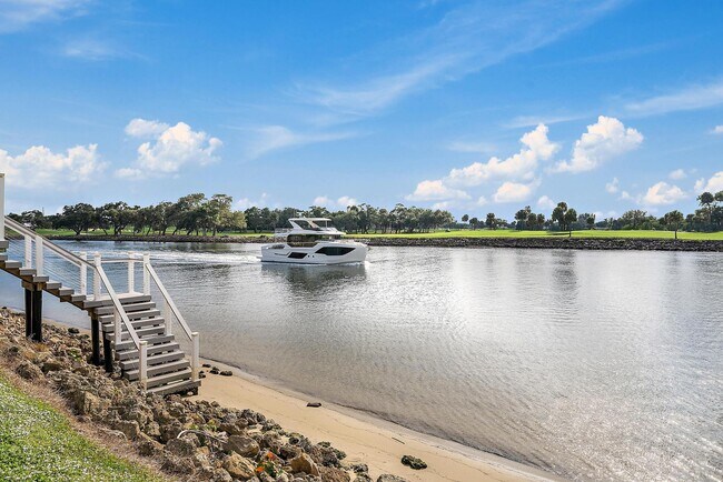 Building Photo - 356 Golfview Rd