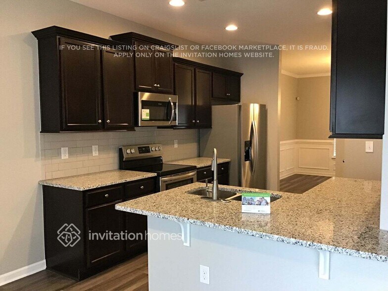 Building Photo - 1009 King Fisher Way