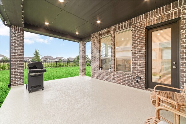 Building Photo - 24711 Hibiscus Gdn Wy