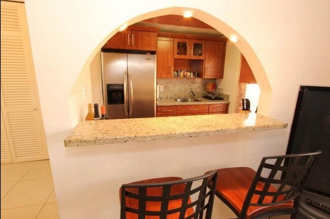 Building Photo - 1725 James Ave