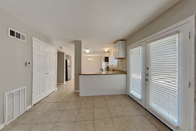 Building Photo - 4474 W Cypress Villas Dr