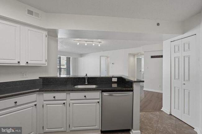 Building Photo - 1200 Braddock Pl