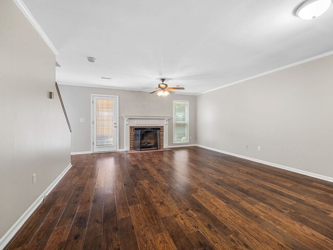 Building Photo - Cozy 3 Bedroom, 2.5 Bath Home with 2 Car G...