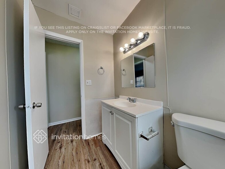 Building Photo - 4972 SW 4th St