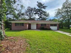 Building Photo - 111 Holiday Dr
