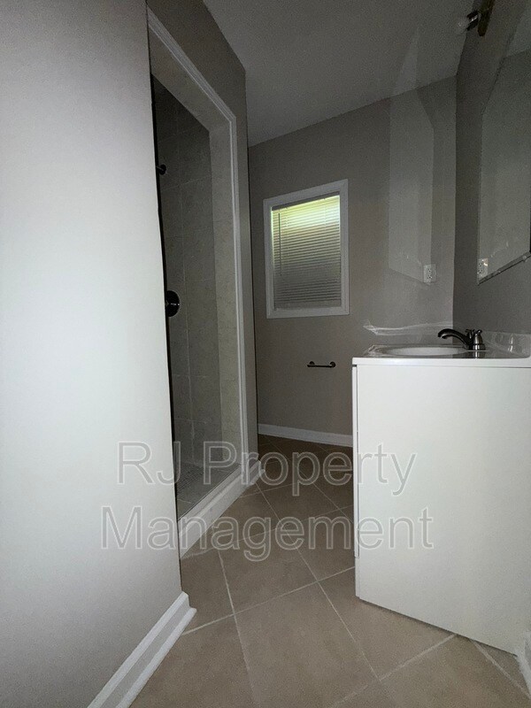 Building Photo - 3215 Barron Ave