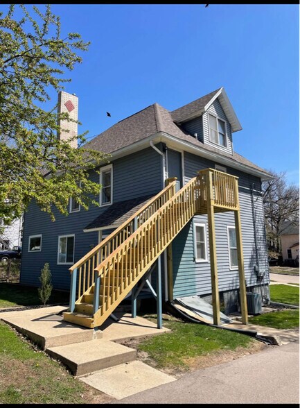 Primary Photo - 1041 Carrington St