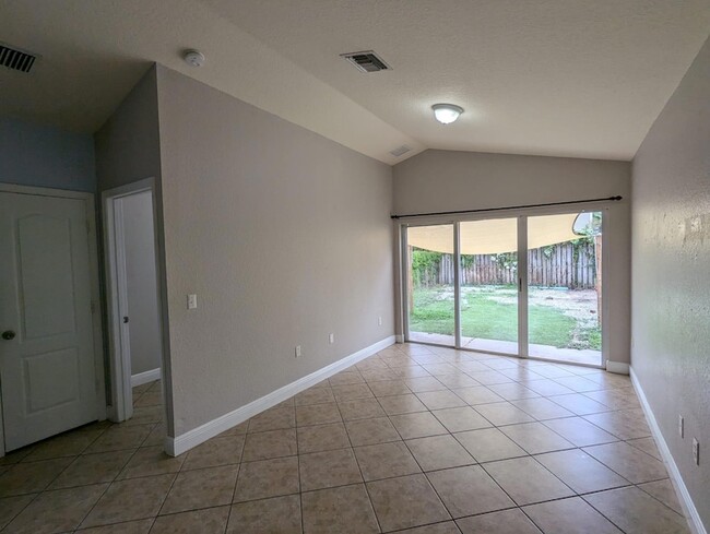 Building Photo - 4910 Cambridge St