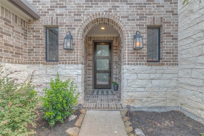 Building Photo - 15006 La Strada Dr