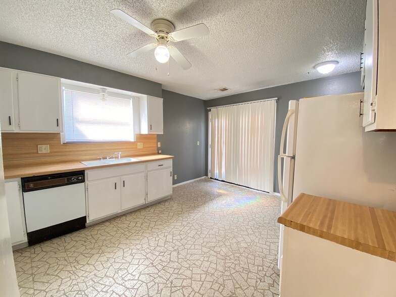 Building Photo - 9630 Hefner Village Blvd