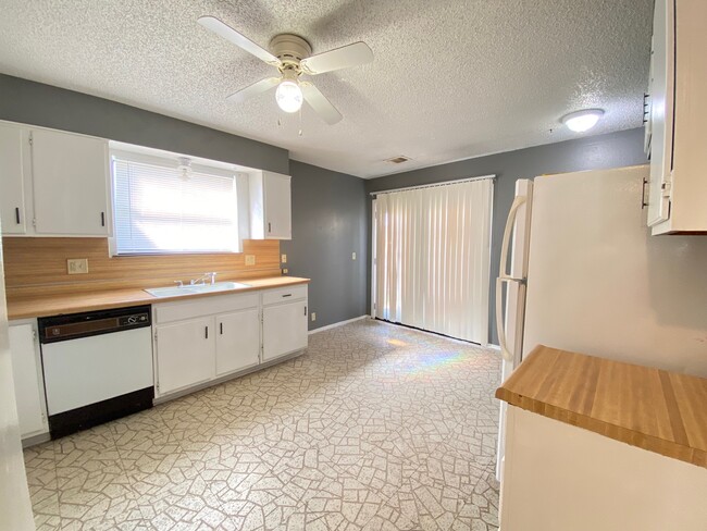 Building Photo - 9630 Hefner Village Blvd