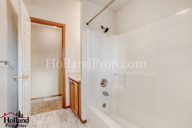 Building Photo - Beautiful 4 Bedroom Home in Excellent Beaverton Location!