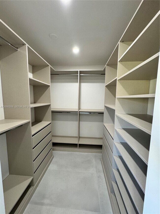 Building Photo - 3335 SW 65th Ave