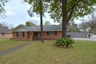 Building Photo - 10402 Chatterton Dr