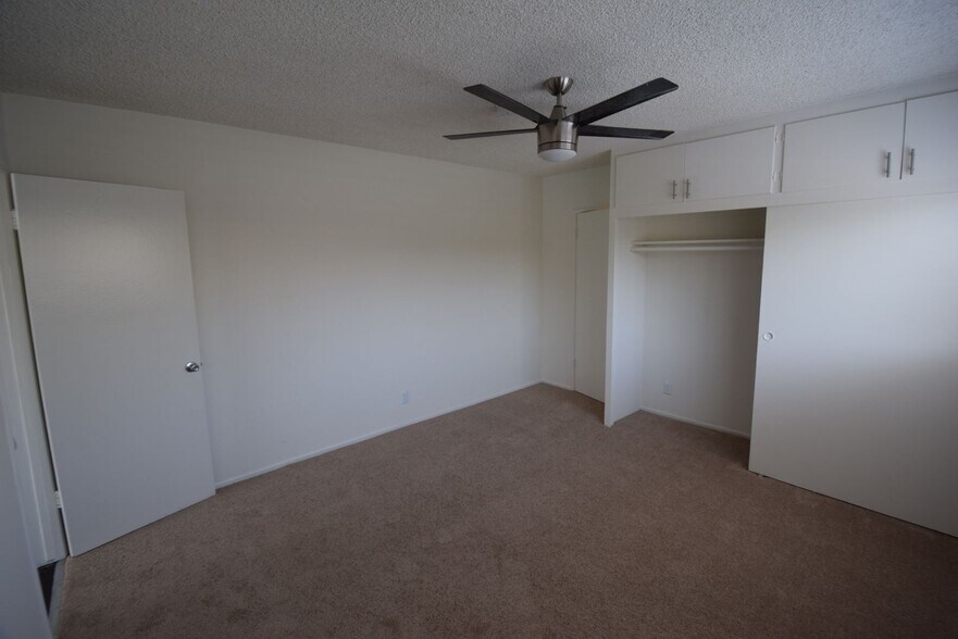 Building Photo - 5230 Vesper Ave