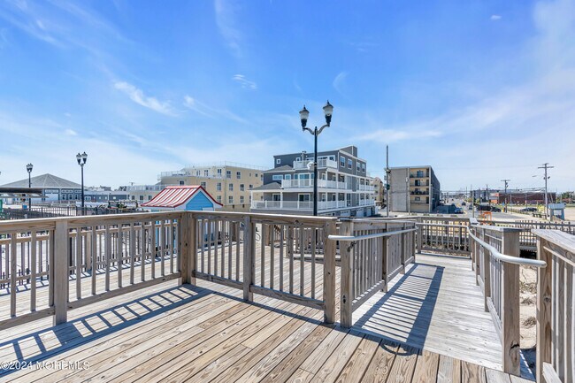 Building Photo - 1515 Ocean Terrace