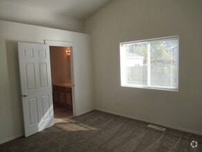 Building Photo - Three Bedroom Home in Independence