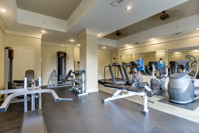 Building fitness room - 11776 Stratford House Pl