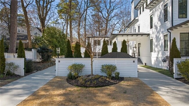 Building Photo - 1812 Wellbourne Dr NE