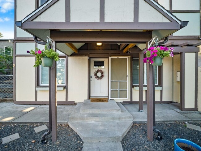 Building Photo - Cozy 2-Bed/1-Bath in Historic Browne’s Addition (Furnished)