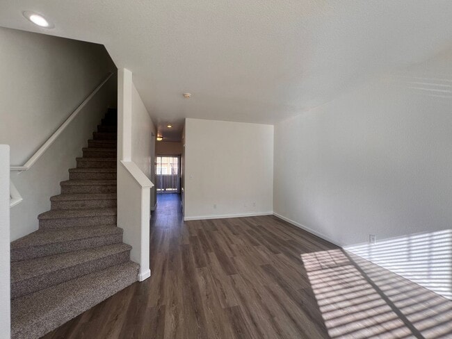 Building Photo - Updated Condo in North Reno