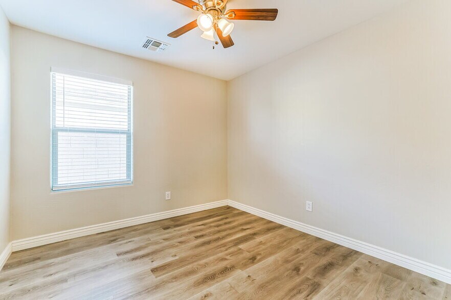 Building Photo - 38306 N Amy Ln