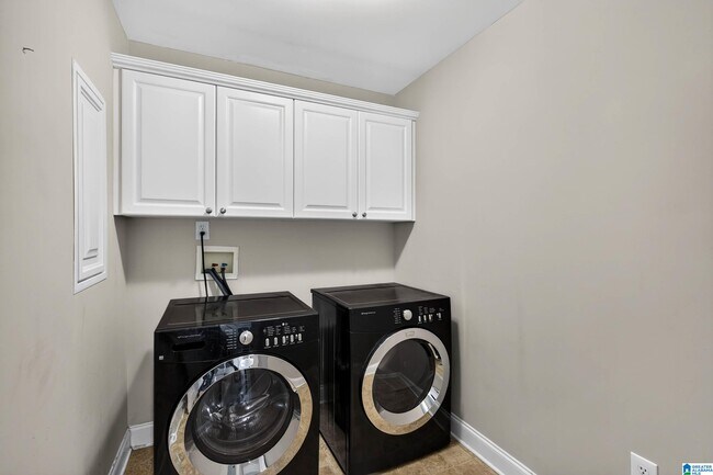 Building Photo - 5639 Colony Ln